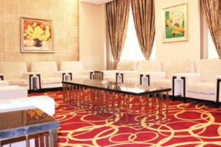 Jinlong Yufeng Hotel (Changde Huanlecheng High Speed Railway Station)