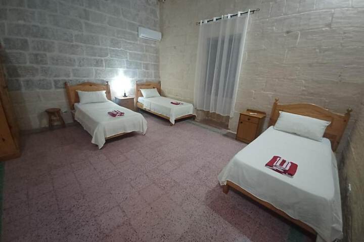 Room 7 of 17
