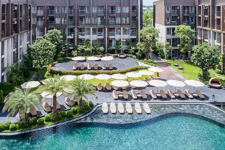 Hotel Pool