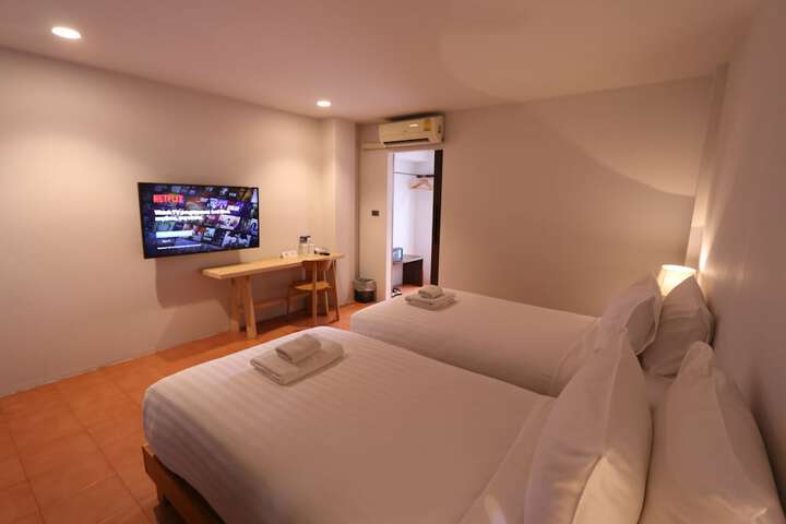 Room 25 of 38