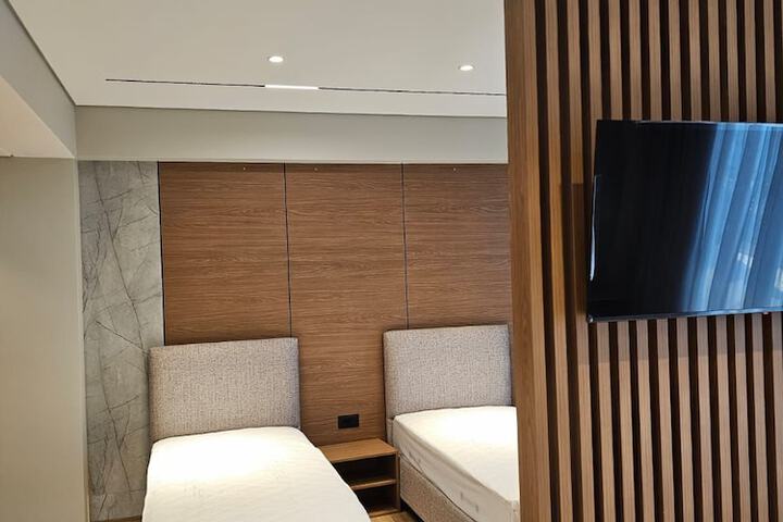 Room 10 of 77