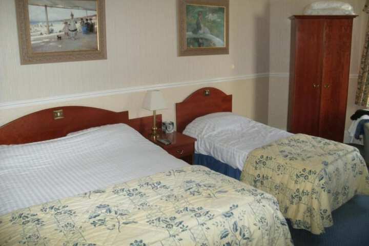 Room 4 of 25