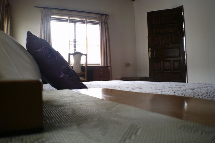 Room 11 of 32