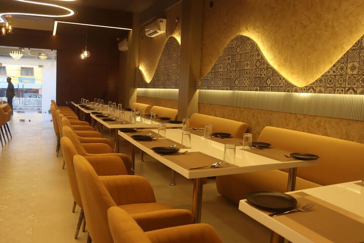 Dining 17 of 17