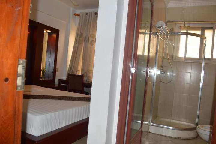 Room 8 of 12