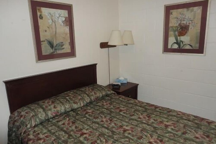 Room 4 of 17