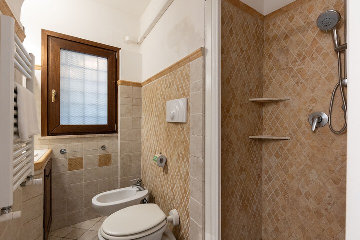 Room 32 of 41