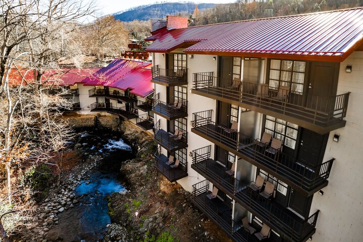 Exterior of Bear Creek Inn