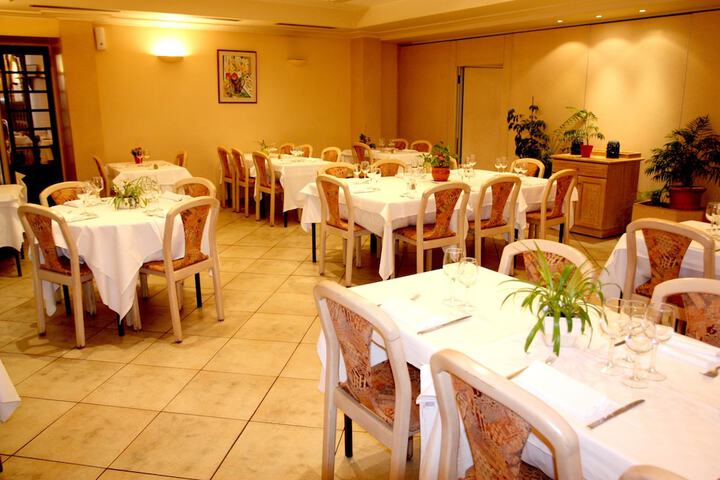 Dining 22 of 43
