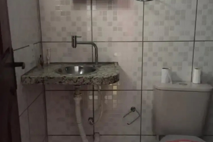 Room 8 of 22