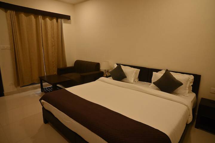 Room 4 of 17