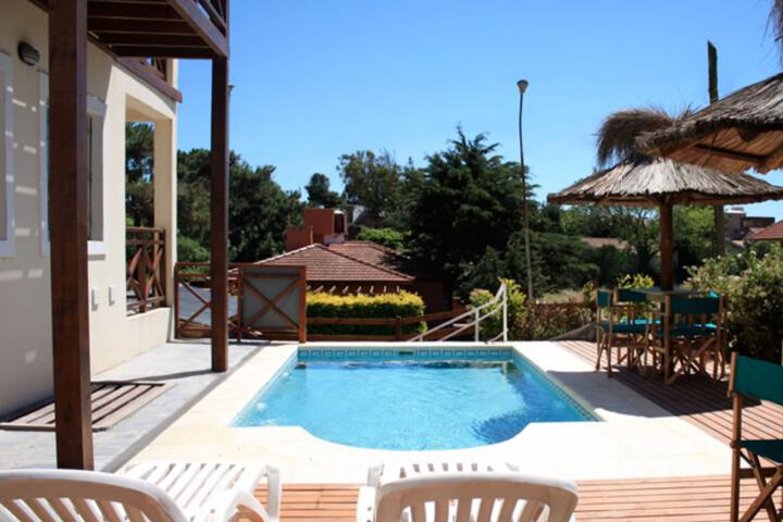 Pool 10 of 20
