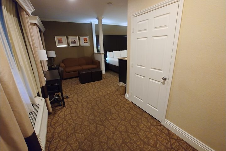 King Suite with Sofa Bed (17 of 17)