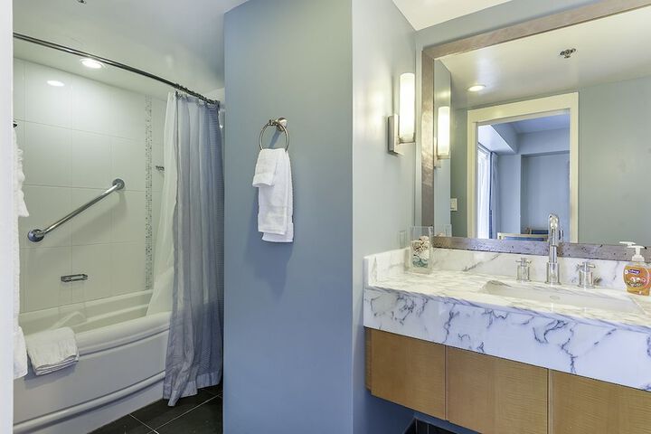 Room 9 of 213