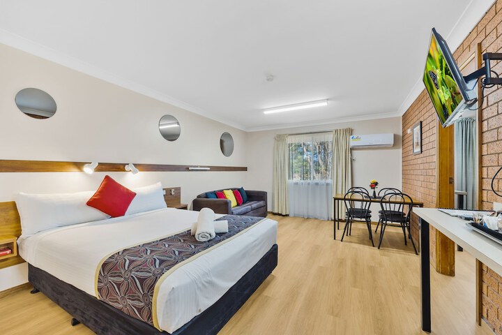 Room 8 of 105