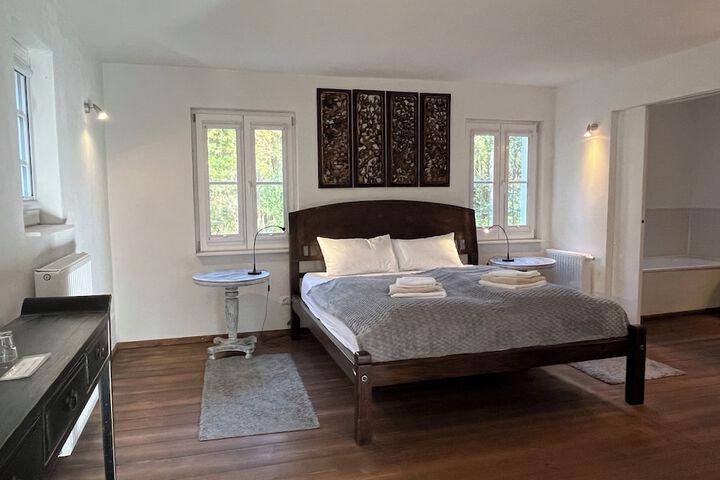Room 6 of 23