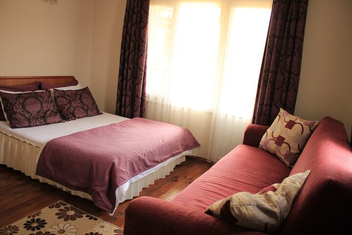 Room 9 of 90