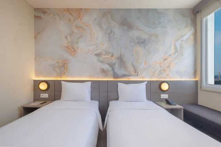 Room 3 of 43