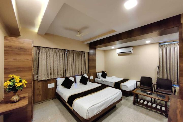 Room 7 of 16