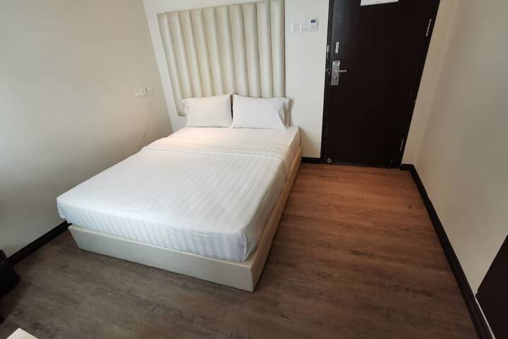 Room 9 of 31