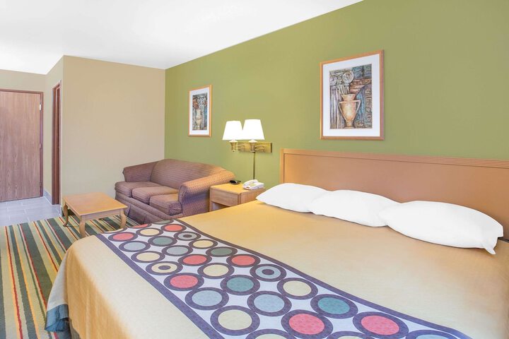 Studio Suite King Bed (3 of 7)
