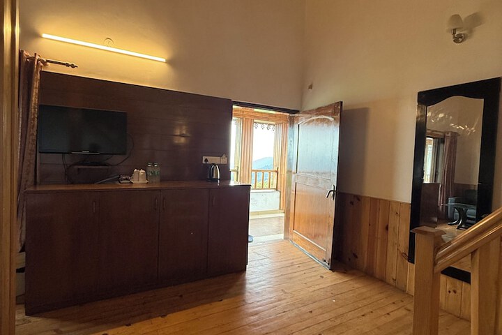 Room 26 of 38
