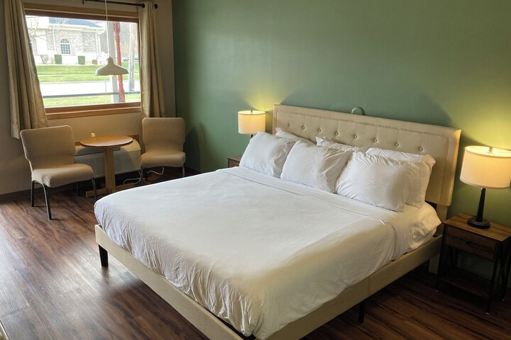 Superior Room 1 King Bed (17 of 39)