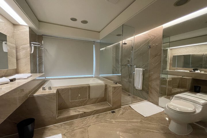 Room 90 of 137