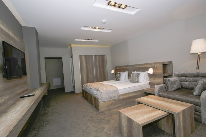 Room 18 of 49