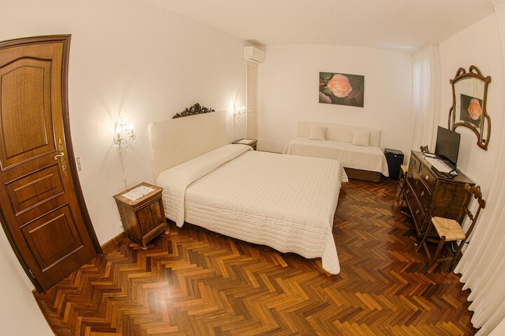 Room 19 of 53