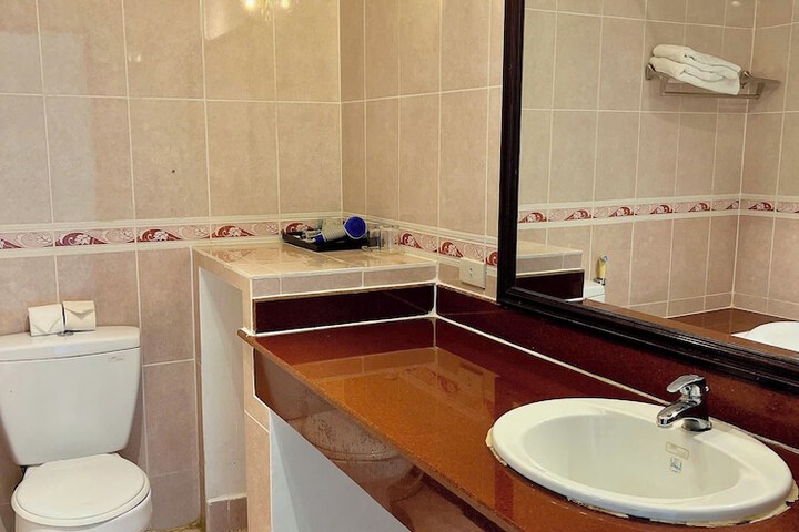 Room 25 of 53