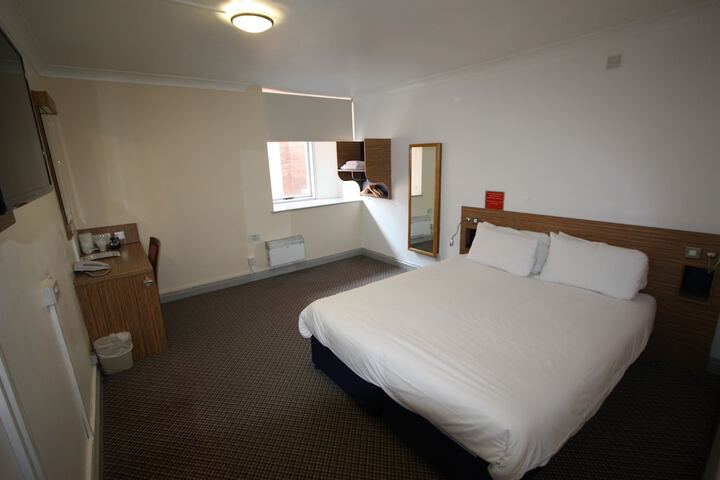 Room 130 of 236