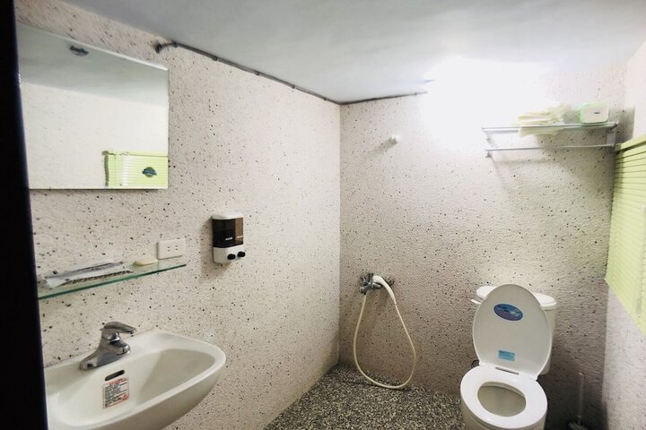 Room 14 of 15