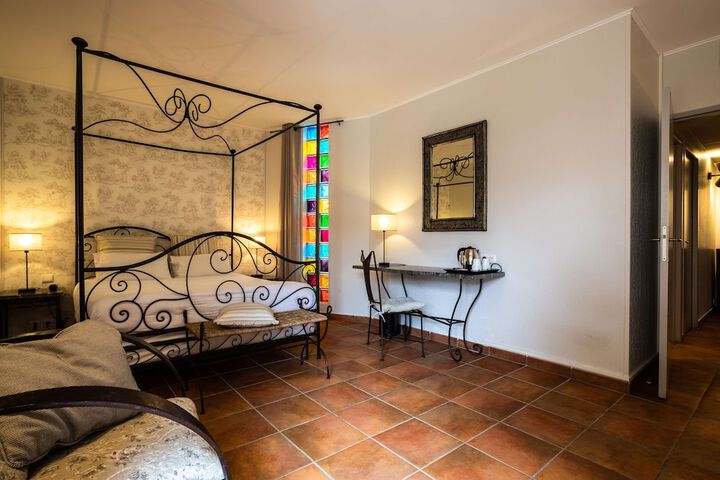Room 16 of 60