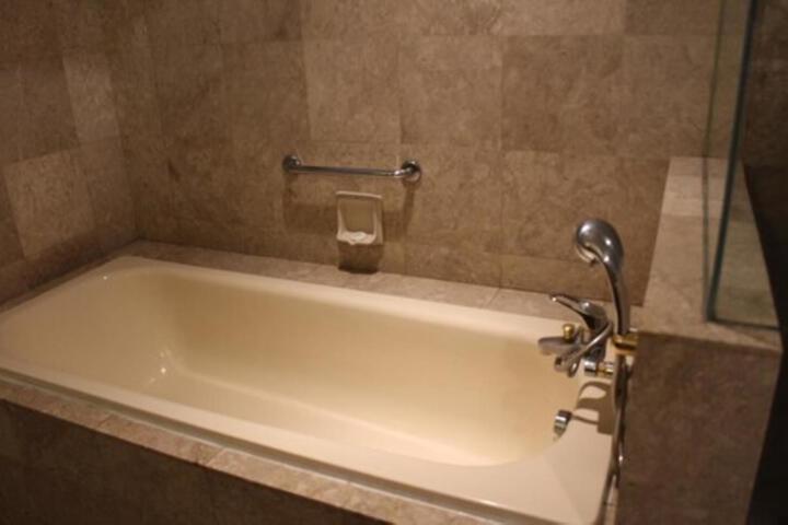 Room 7 of 18
