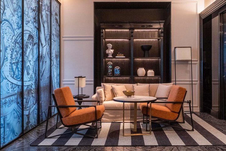 Lounge 114 of 122