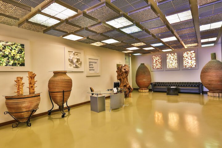 Ballroom/Hall 82 of 91