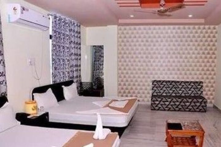 Room 4 of 14