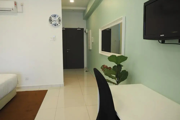 Room 13 of 26