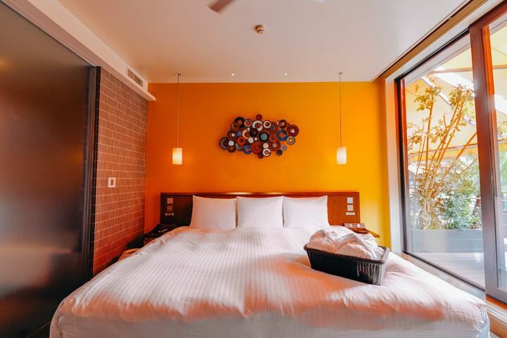 Room 6 of 53