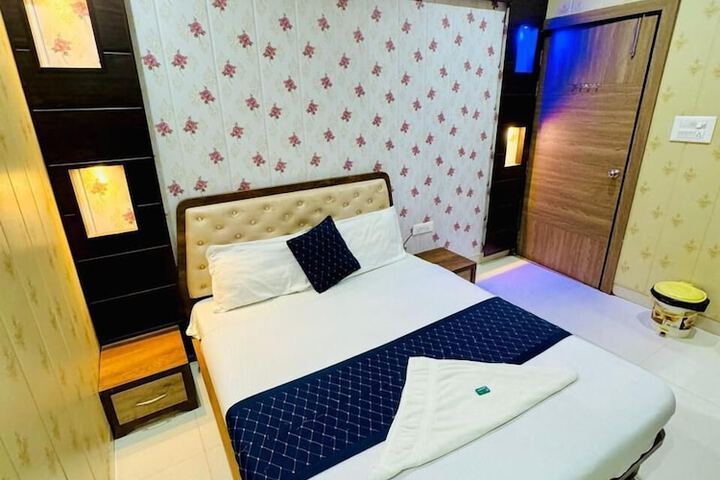 Room 13 of 26