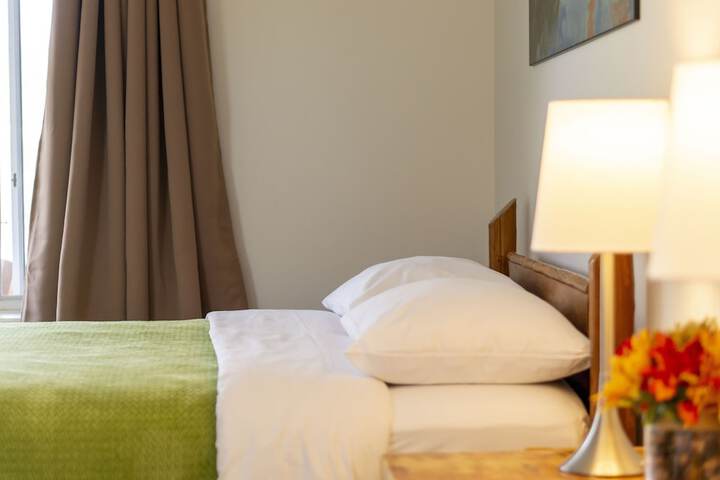 Room 8 of 27