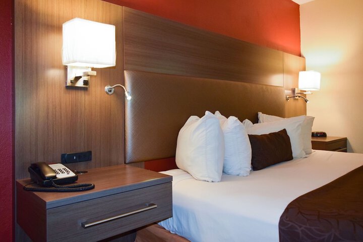 Room 13 of 23