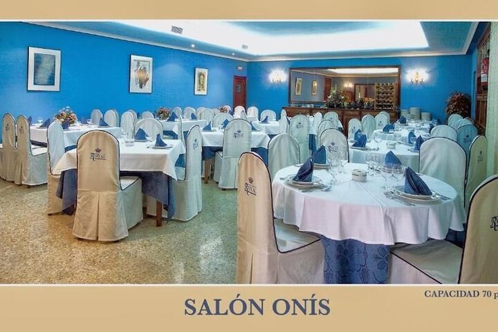 Ballroom/Hall 15 of 21