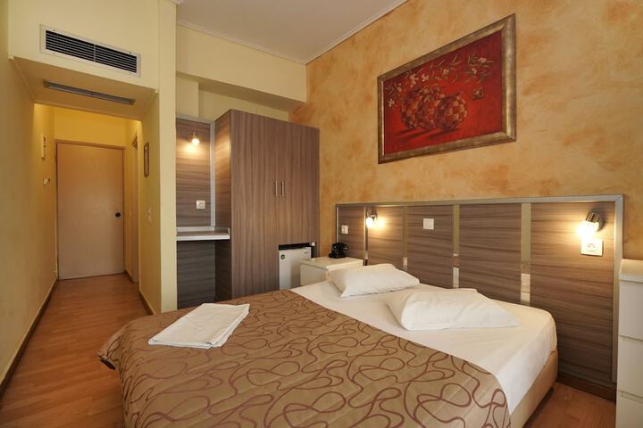 Room 44 of 100