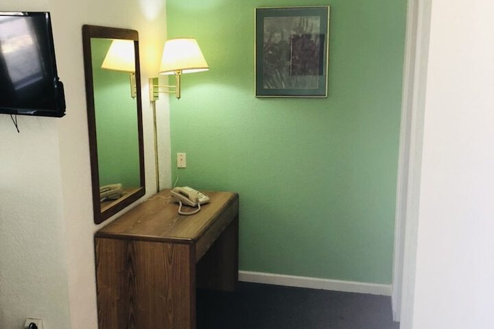 Room 5 of 14