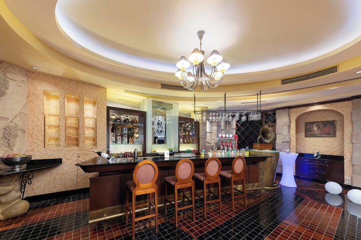 Dining 64 of 100
