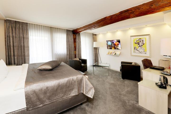 Room 17 of 51