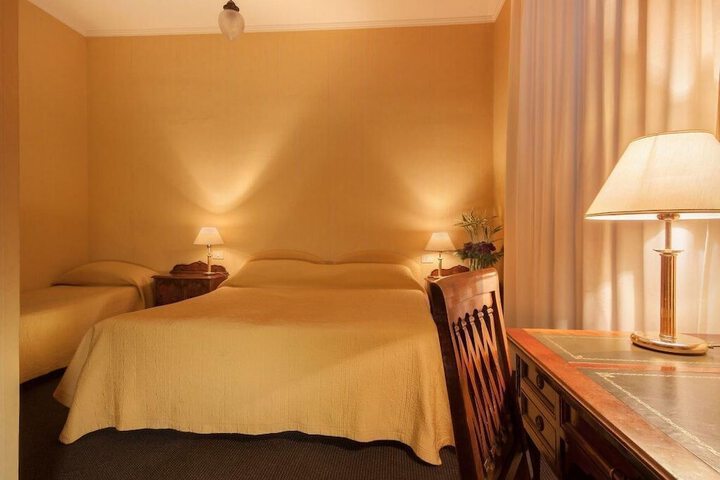 Room 4 of 13