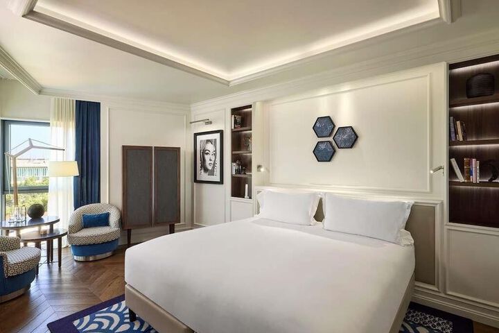 Room 49 of 165